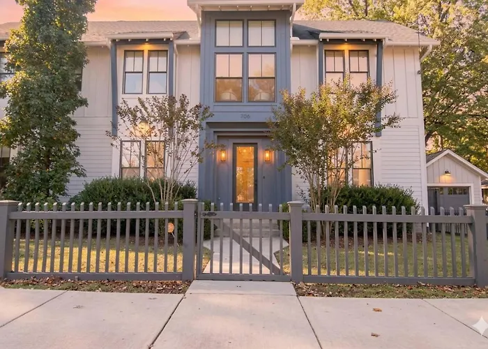 Large Grand East Nash 4Br Hot Tub Villa Nashville