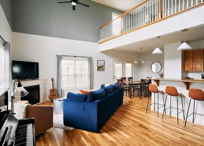 Modern Home Next To Vanderbilt Campus With Parking, Screened Porch & Workspace, Walk To Hillsboro Village, Fido & Pancake Pantry, Minutes To Music Row, 12 South & Broadway, Perfect For Families, Friends & University Visits Nashville