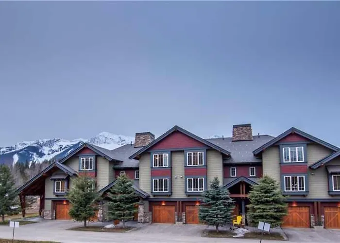 Pinnacle Ridge Chalets By Fernie Lodging Co