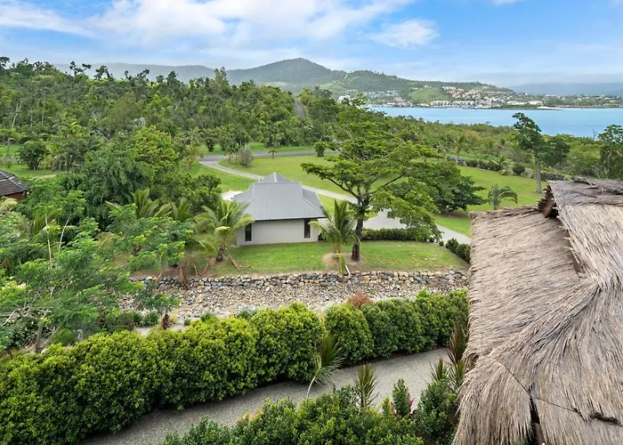 Mandalay Luxury Retreat Villa Airlie Beach