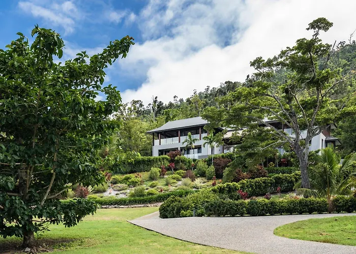 Mandalay Luxury Retreat Villa Airlie Beach