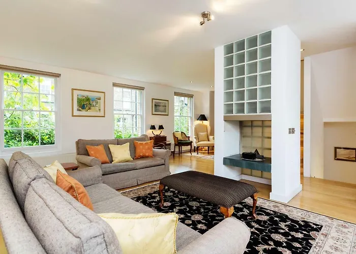 Veeve - Ladbroke Walk Villa London
