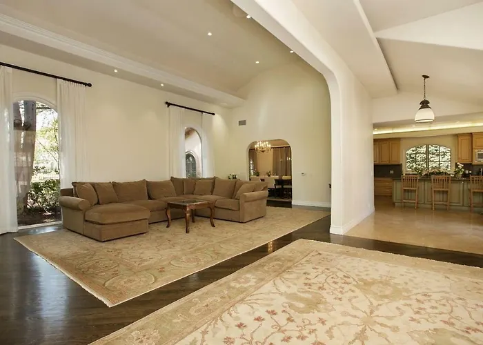 Villa Teresita - Beautifully Gated Mediterranean Estate Los Angeles