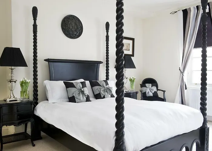 Albany House, Whitby Villa