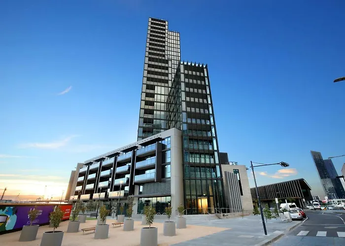 Orange Stay At Collins Wharf Melbourne