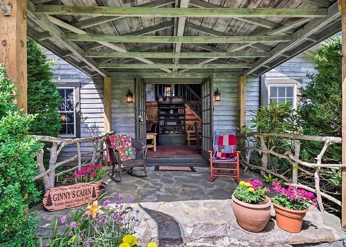 Historic Cabin With Fire Pit, Walk To Village Spruce Pine