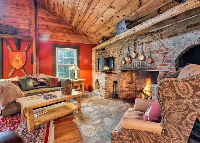 Historic Cabin With Fire Pit, Walk To Village Spruce Pine