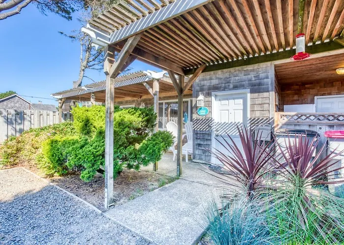 Sandals Inn | Oceanside Cabana Cannon Beach
