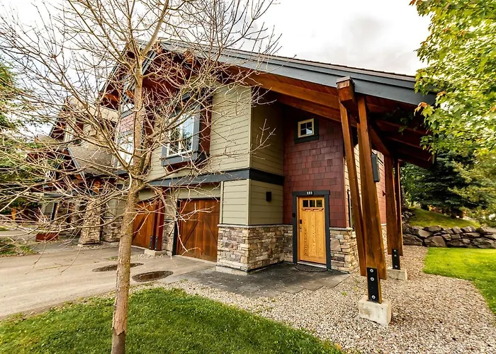 Pinnacle Ridge By Stayin Fernie