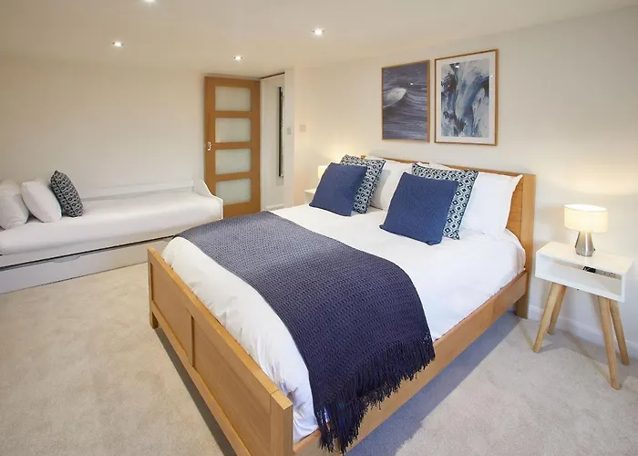 Host & Stay - Osborne House Whitby