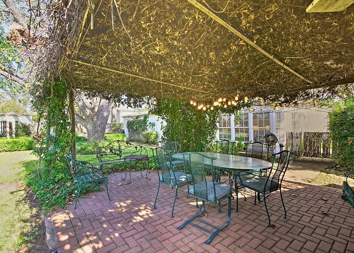 Walk To Main St Action! Spacious Historic Retreat Fredericksburg