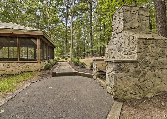 Creekside Berkeley Springs Cabin On 35 Acres!