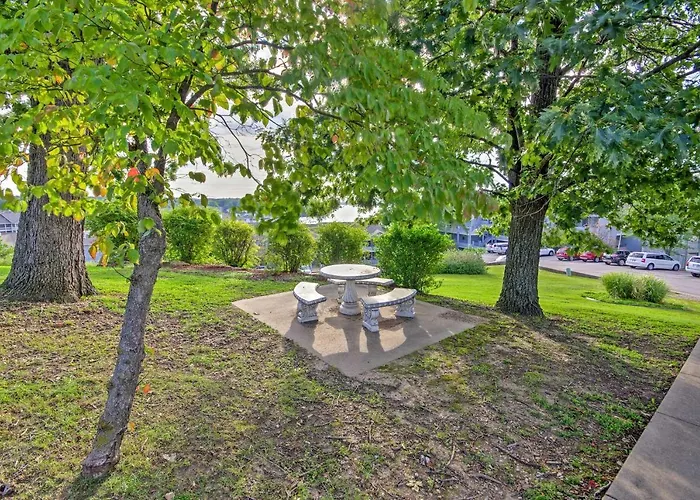 Luxe Lakeside Regatta Bay Getaway W/ Pool Access! Lake Ozark