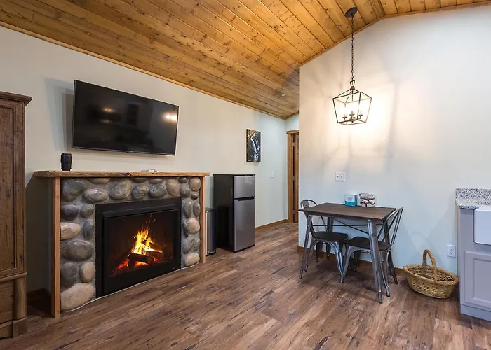 Woodland Inns Forks